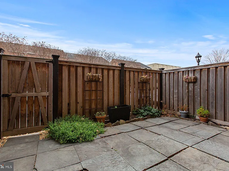 1614 Belmont St NW #C — Photo 24
