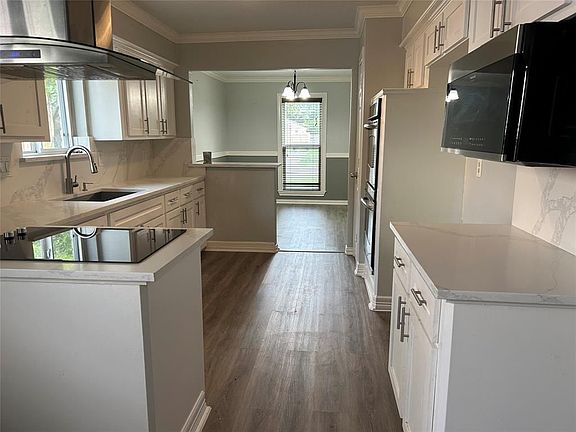 4th image of 15710 Creekhaven Dr