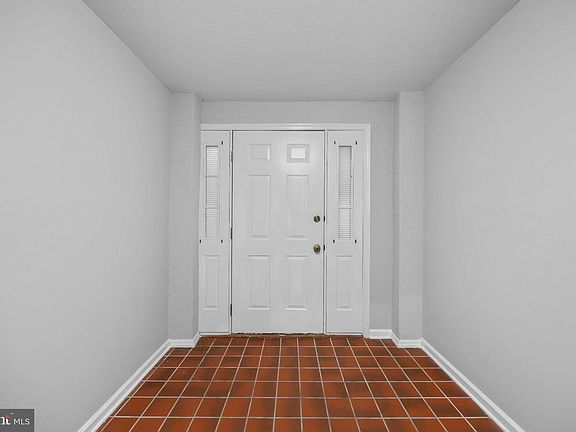 5th image of 8023 Broken Reed Ct