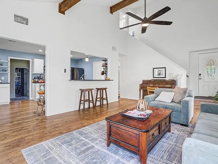 8207 Espanola Trl — Photo 7
