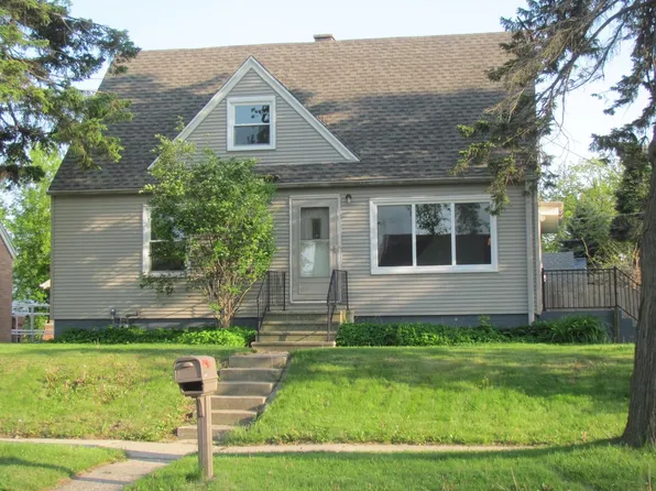 827 Columbia AVENUE, South Milwaukee, WI 53172