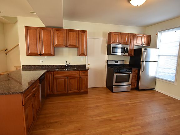 3rd image of 3230-3238 N Clark St #3234-2N