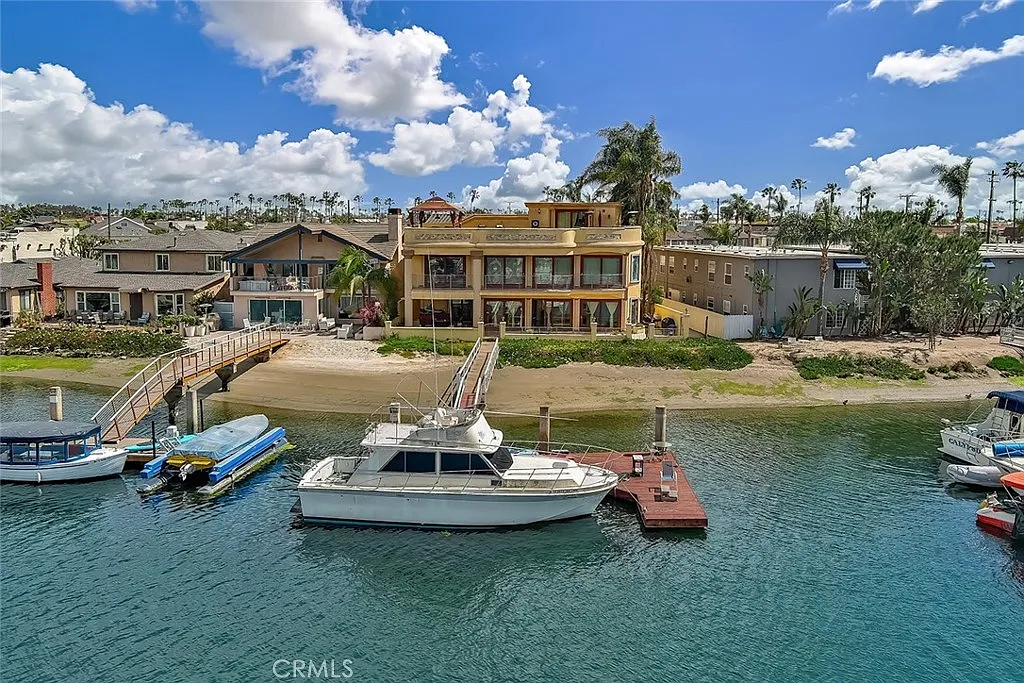 5 bed, 5557 sqft, $20,000 — Photo 1