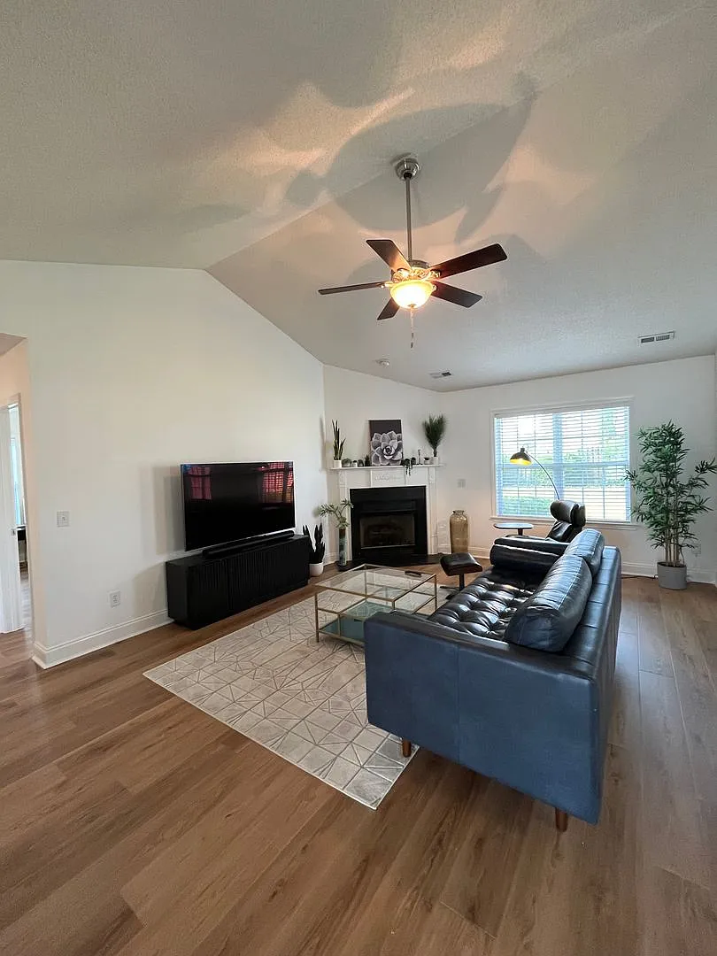 4 bed/3 bath + FROG in Kirkwood at Arrondale — Photo 4