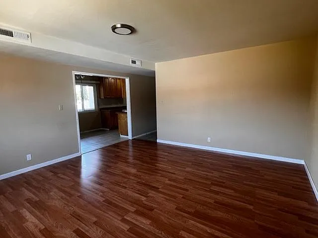 216 Bancroft Ave — Photo 8