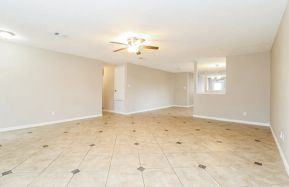 3 bed, 2.0 bath, 1848 sqft, $2,180 — Photo 4