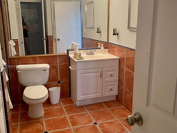 5th image of 1650 NE 115th St APT 108