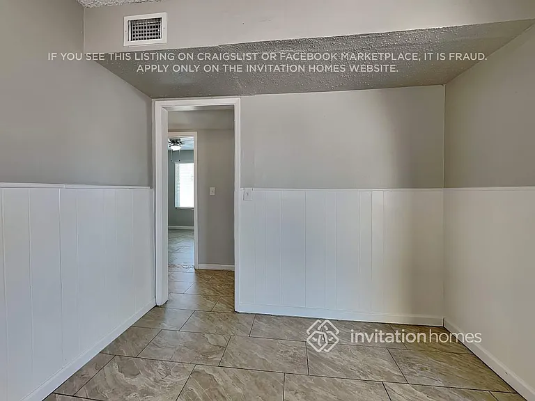 4143 N 74th Dr — Photo 6