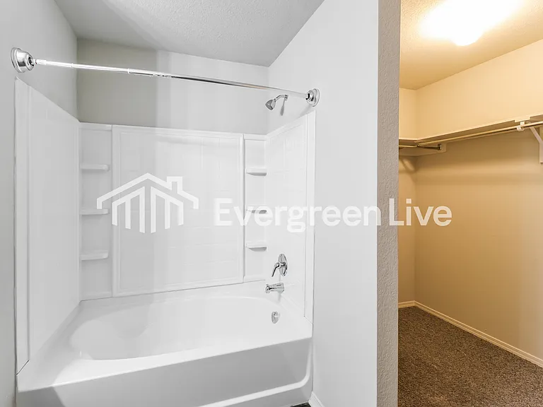 1088 Huntington Dr — Photo 9