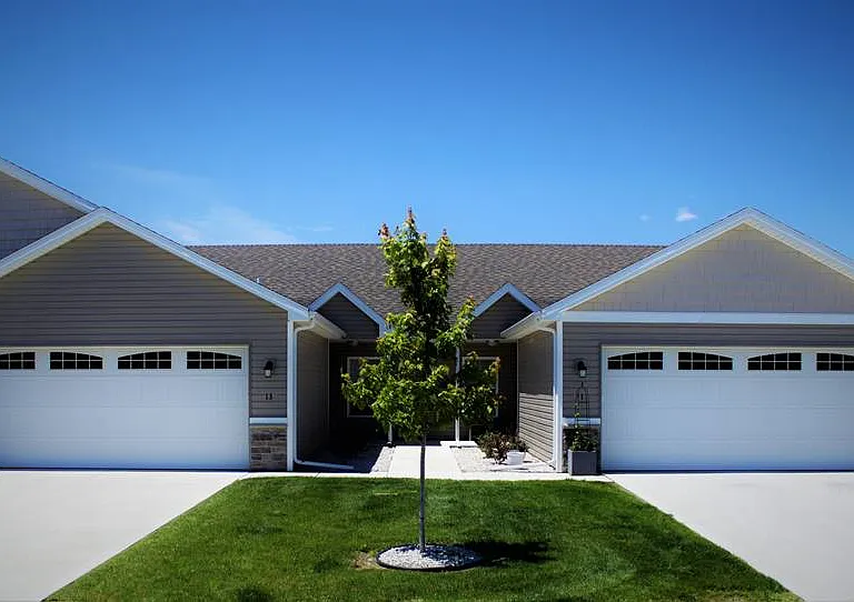 10 E Colony Dr — Photo 1