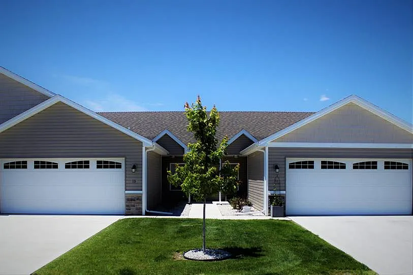 10 E Colony Dr