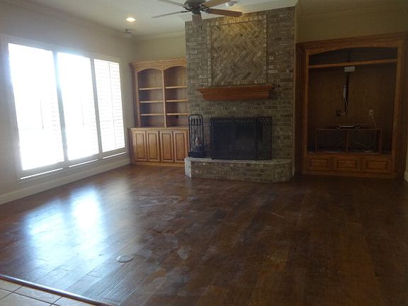 3rd image of 1913 Gladewood Dr