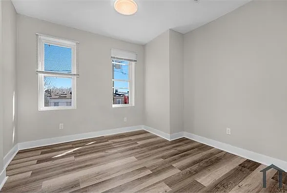 2533 Christian St — Photo 15