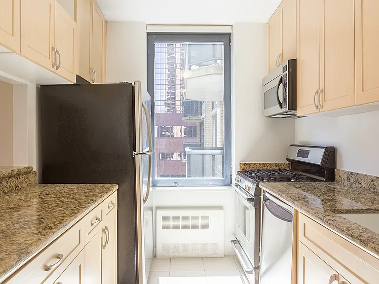 235 W 48th St #14R — Photo 3