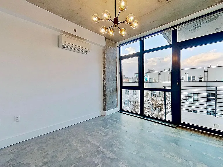 27 Montrose Ave #4J — Photo 18