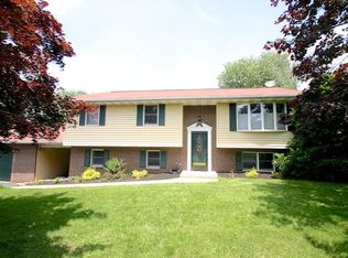 6 Locust Dr, Elizabethtown, PA 17022
