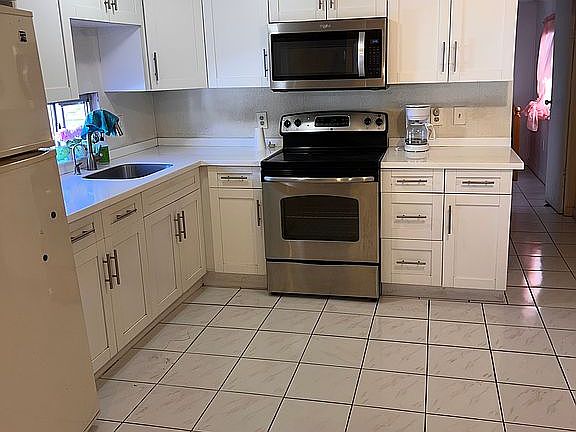 5th image of 10601 NW 105th Way #D8