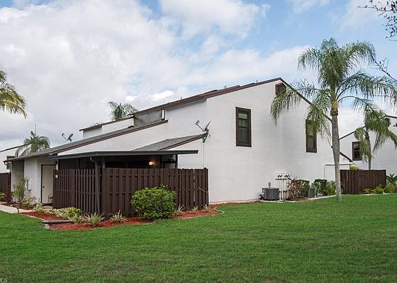 3rd image of 8815 Somerset Blvd