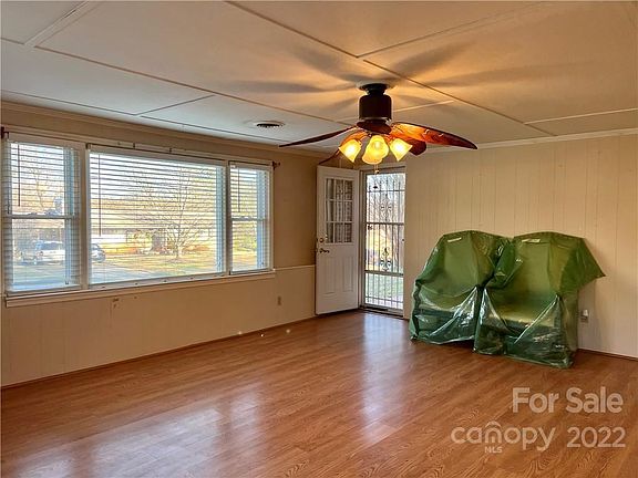 2nd image of 118 Oakwood St