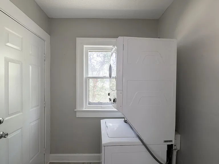 3556 N College Ave — Photo 17