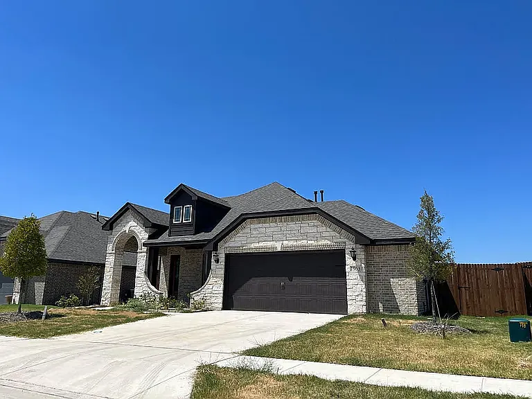 1963 Silverleaf Dr — Photo 1