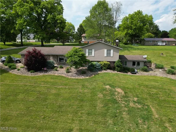 61426 Stillmeadow Ln, New Concord, OH 43762