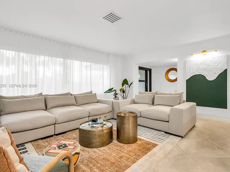 5250 NE 15th Ave — Photo 5
