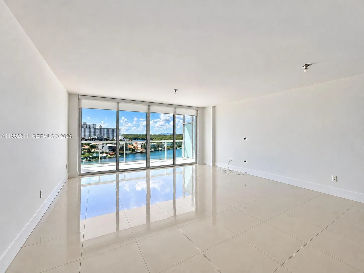 400 Sunny Isles Condo Eas — Photo 2
