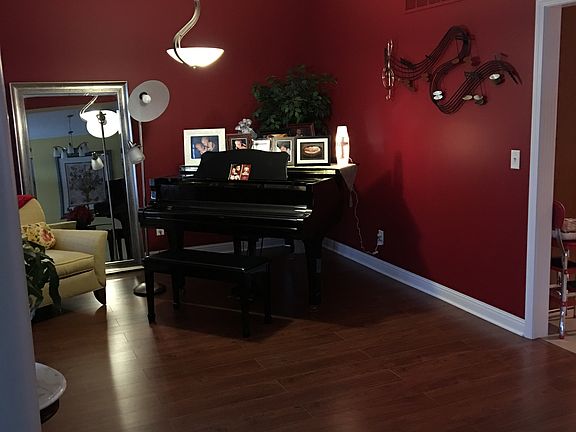 Dining/Piano Room