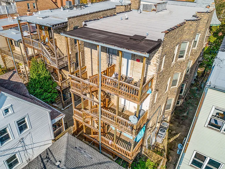 847 W. Wellington — Photo 1