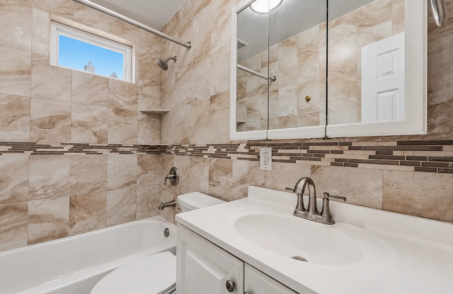 2 bed, $2,729 — Photo 4