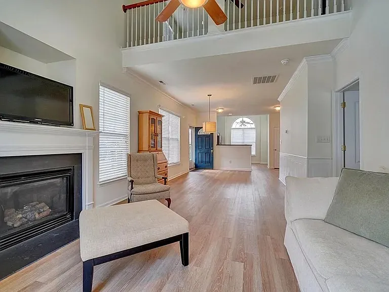 2230 Livingston St — Photo 6