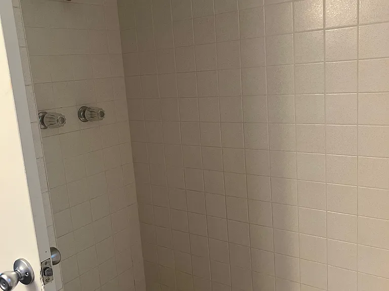 1618 Windsor Ct — Photo 16