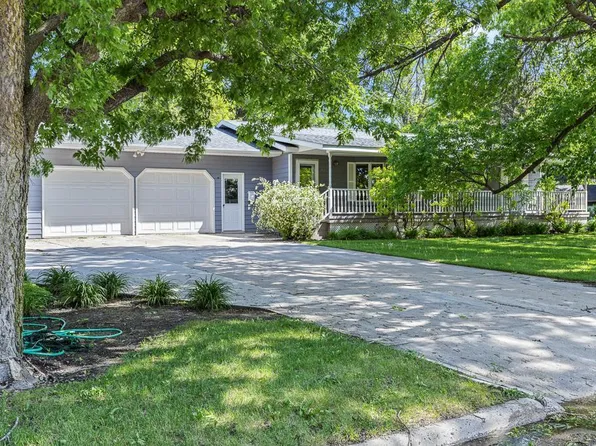 237 Park Cir, Cottonwood, MN 56229