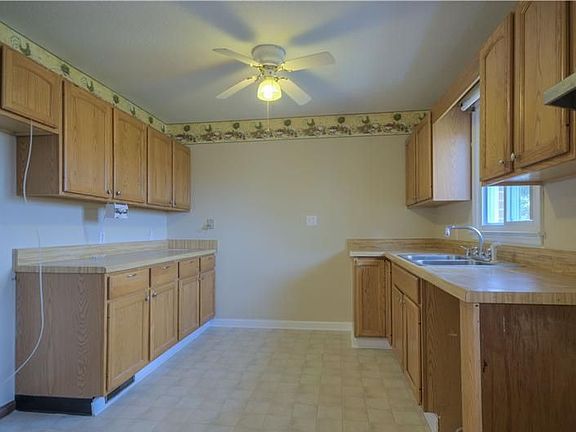 4th image of 4704 Caddell Ln