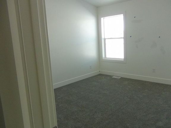 5th image of 638 Flannagon St