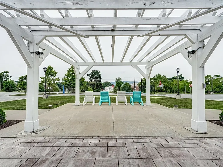 A refreshing space to relax, recharge, and connect.