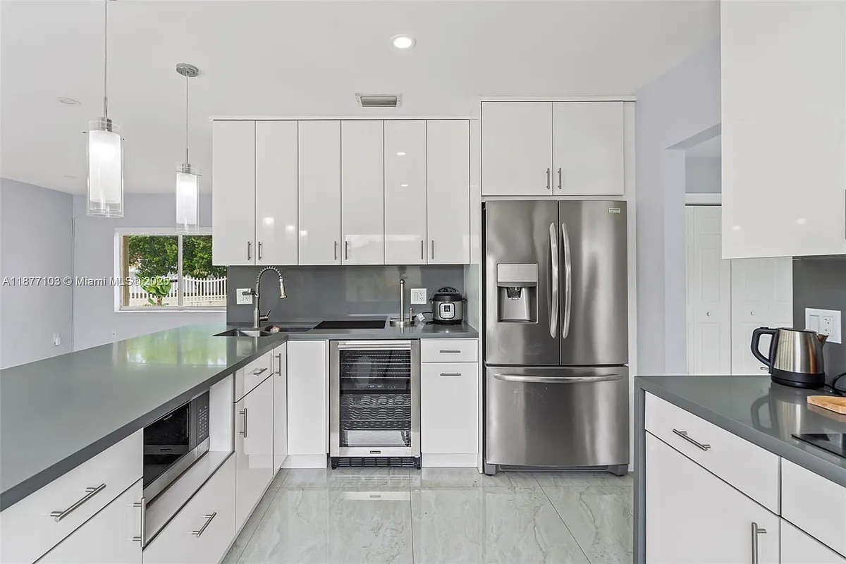 Building Photo - SW 180th St