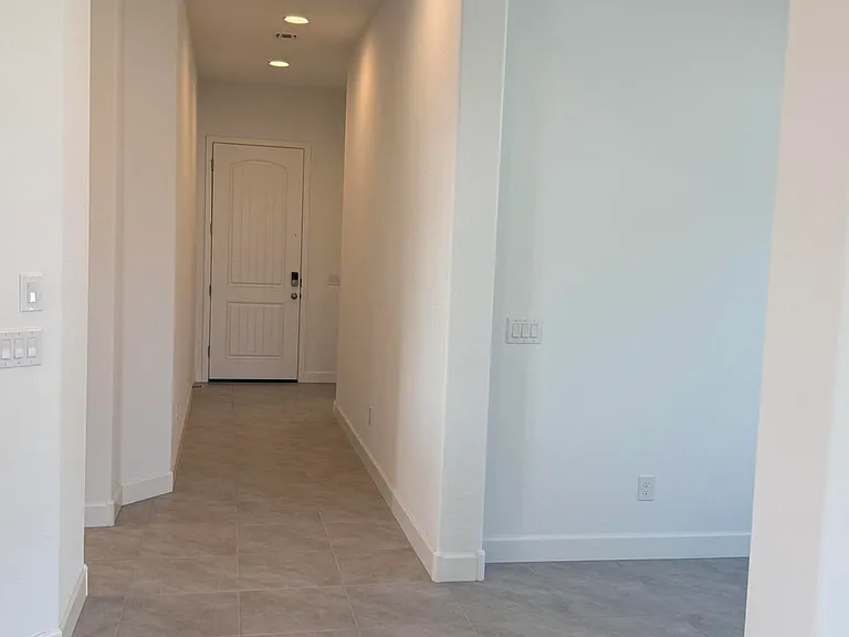 2921 E Mission Ln — Photo 11