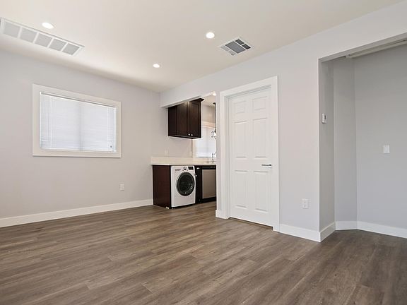 4th image of 1471 Galveston St