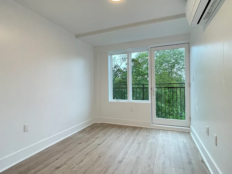 129 McDonald Ave #4B — Photo 3