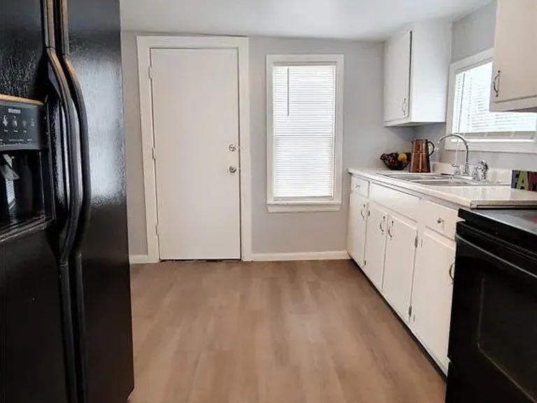 629 E Maple St — Photo 15