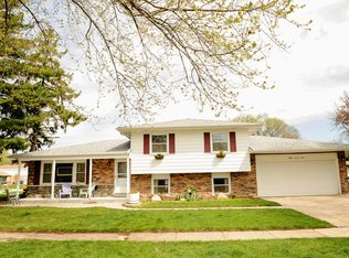 8720 W Vail Dr, Palos Hills, IL 60465