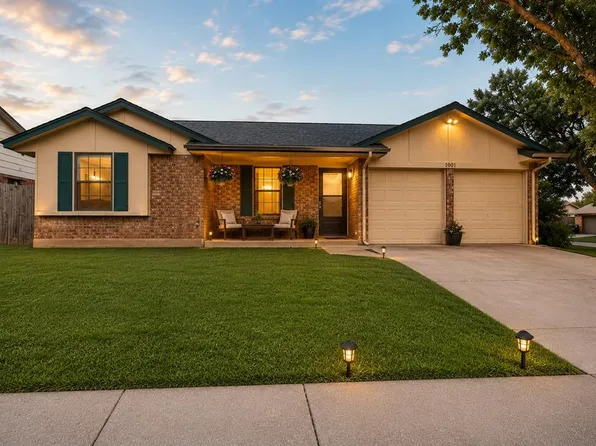 1001 Aspen Ct, Moore, OK 73160