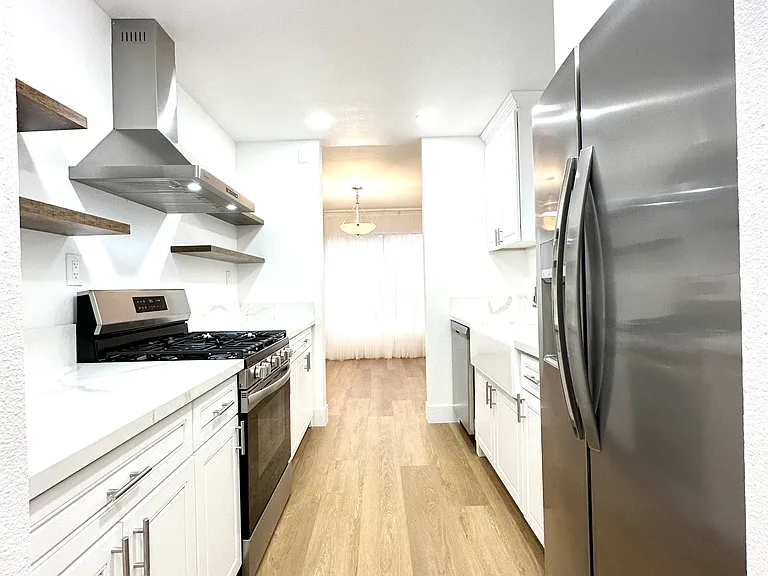 839 N Hayworth Ave #104 — Photo 5