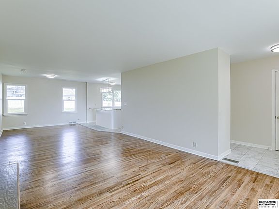 2nd image of 5406 Crown Point Ave