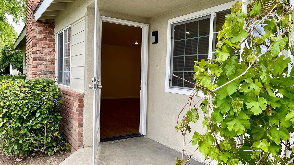 Front Door with Security Screen Door - 4013 Columbus St