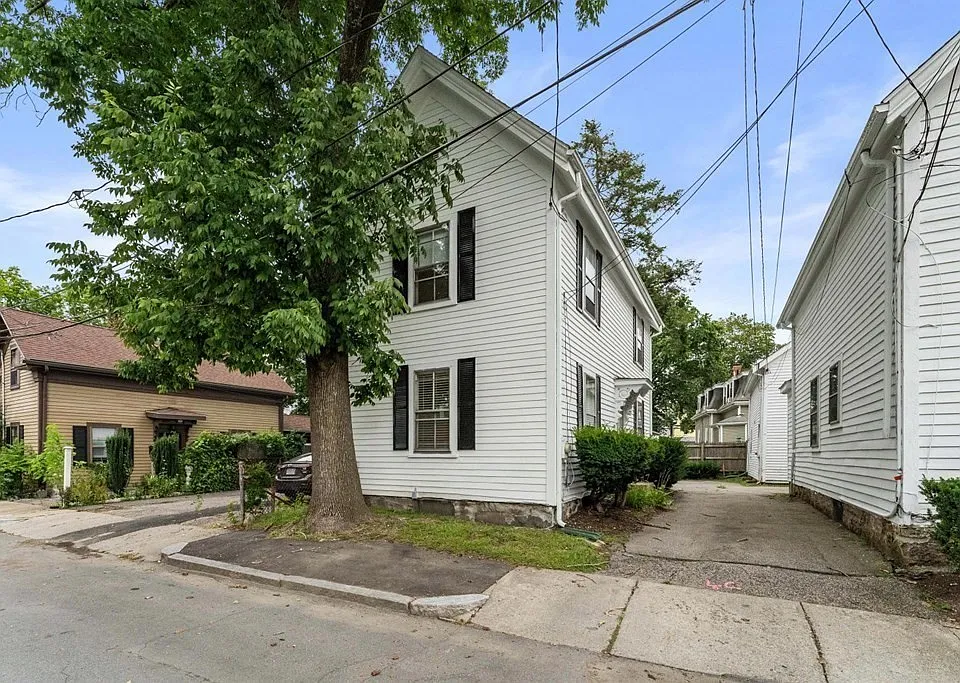 22 School St