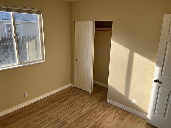 5th image of 216 E 12th St