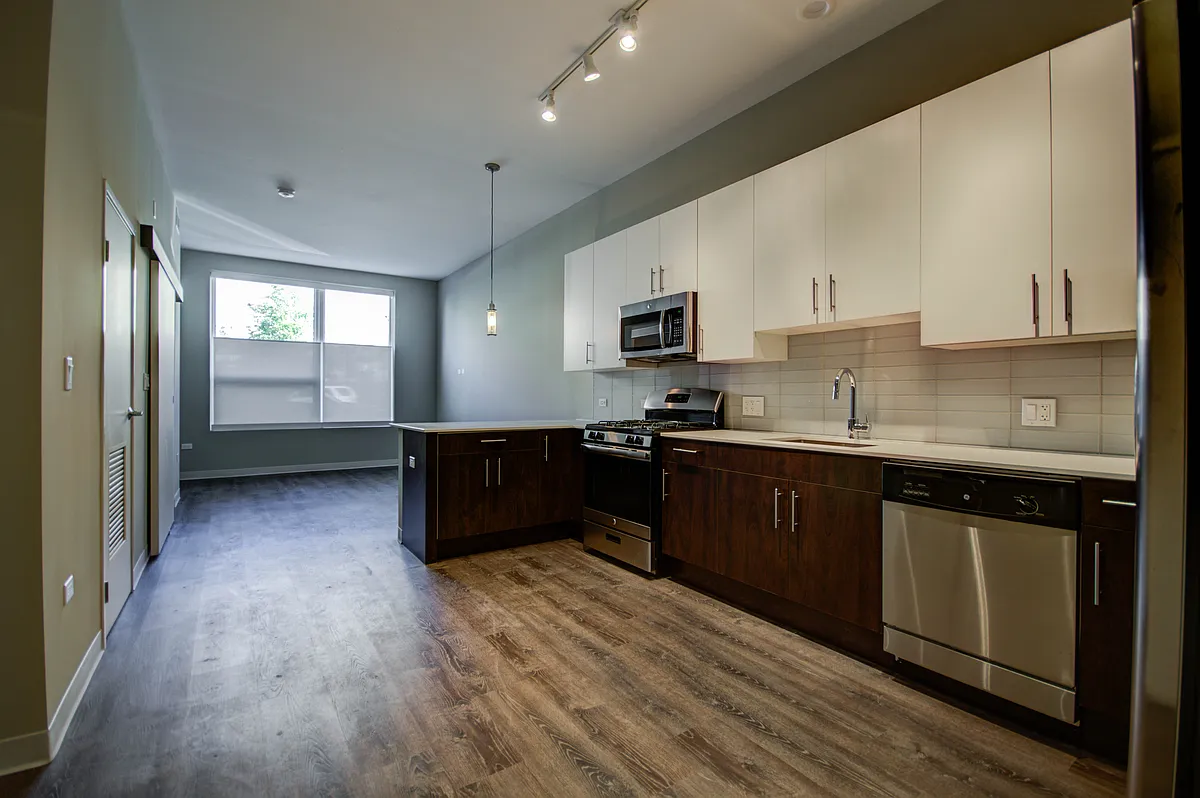 Building Photo - 851 W Grand Ave #303